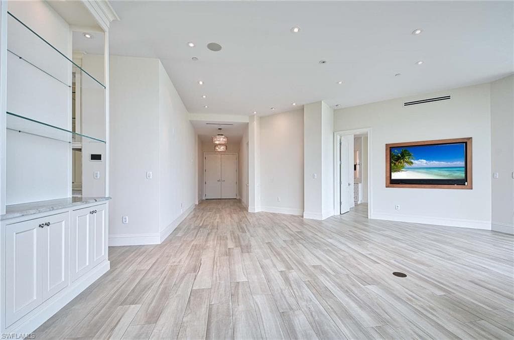 60 Seagate Dr 306, Naples, FL 34103-6