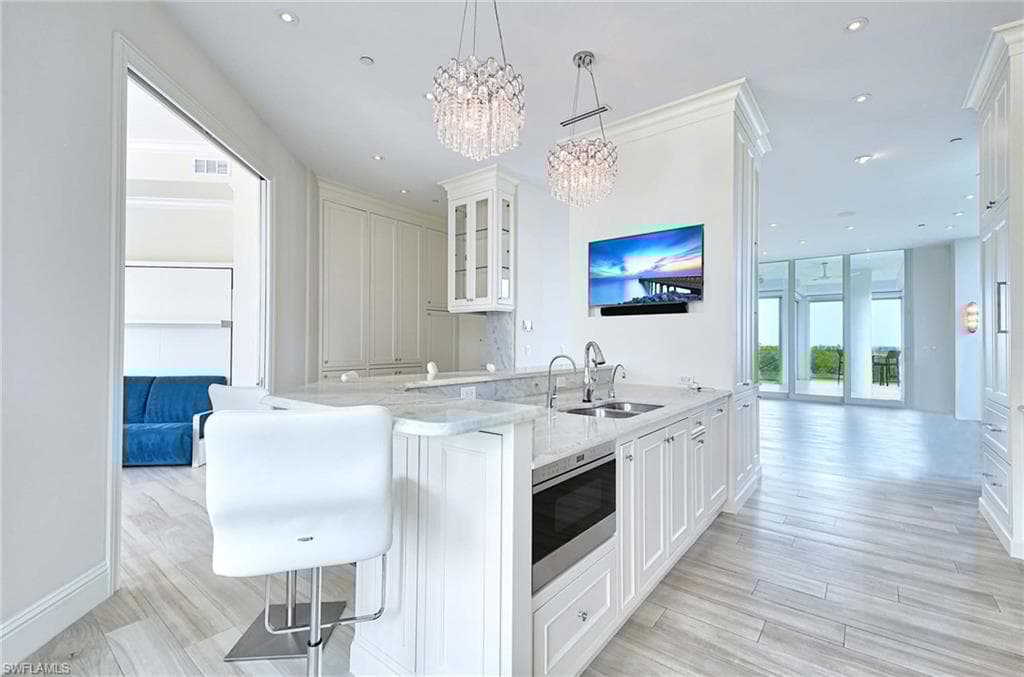 60 Seagate Dr 306, Naples, FL 34103-8