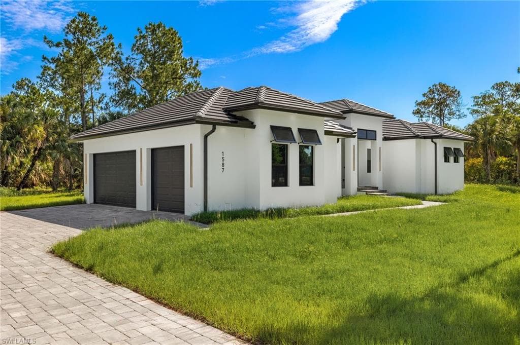 1587 Golden Gate Blvd W, Naples, FL 34120-2