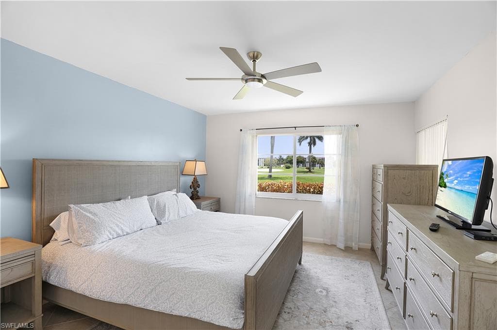 1 High Point Cir W 106, Naples, FL 34103-11
