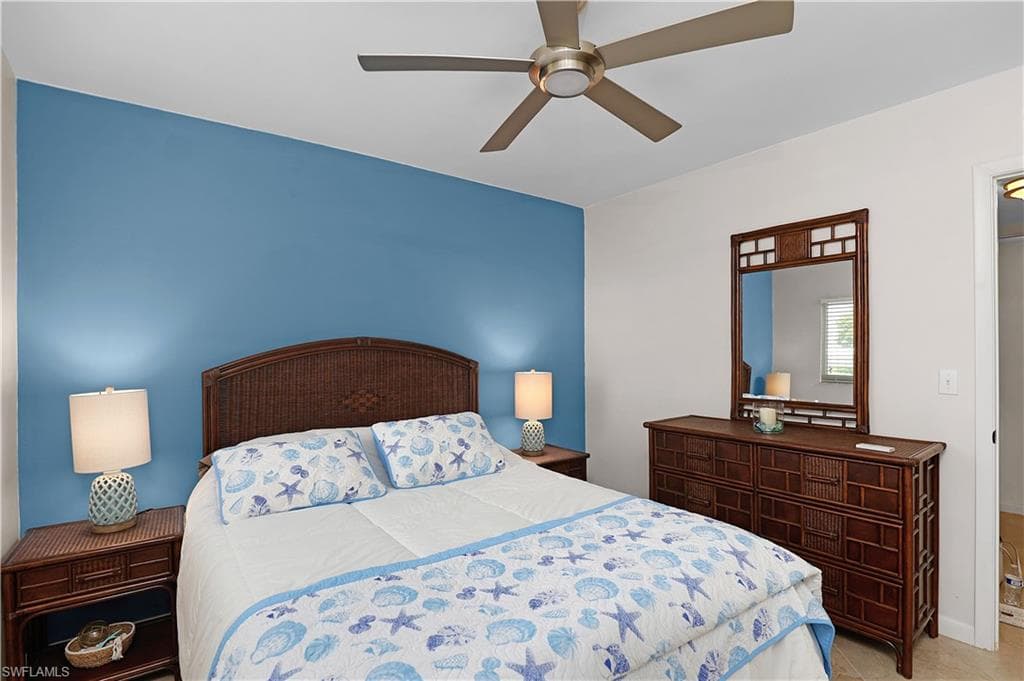 1 High Point Cir W 106, Naples, FL 34103-14