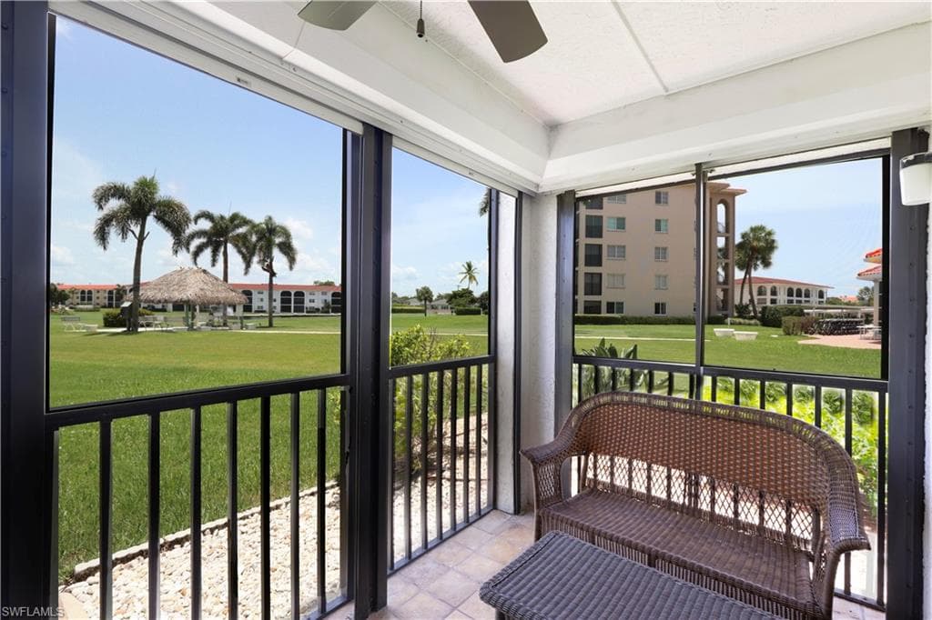 1 High Point Cir W 106, Naples, FL 34103-17