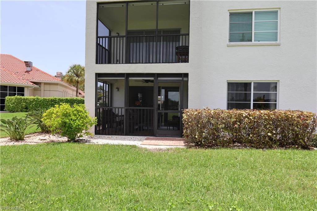 1 High Point Cir W 106, Naples, FL 34103-21