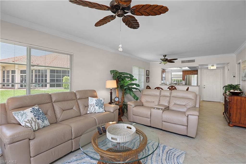 1 High Point Cir W 106, Naples, FL 34103-3