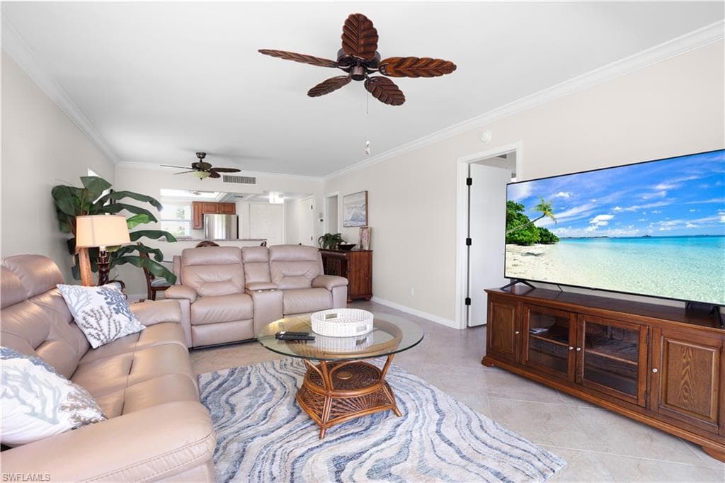 1 High Point Cir W 106, Naples, FL 34103-5