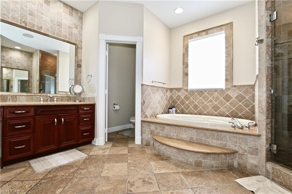 2855 Coach House Way, Naples, FL 34105-27