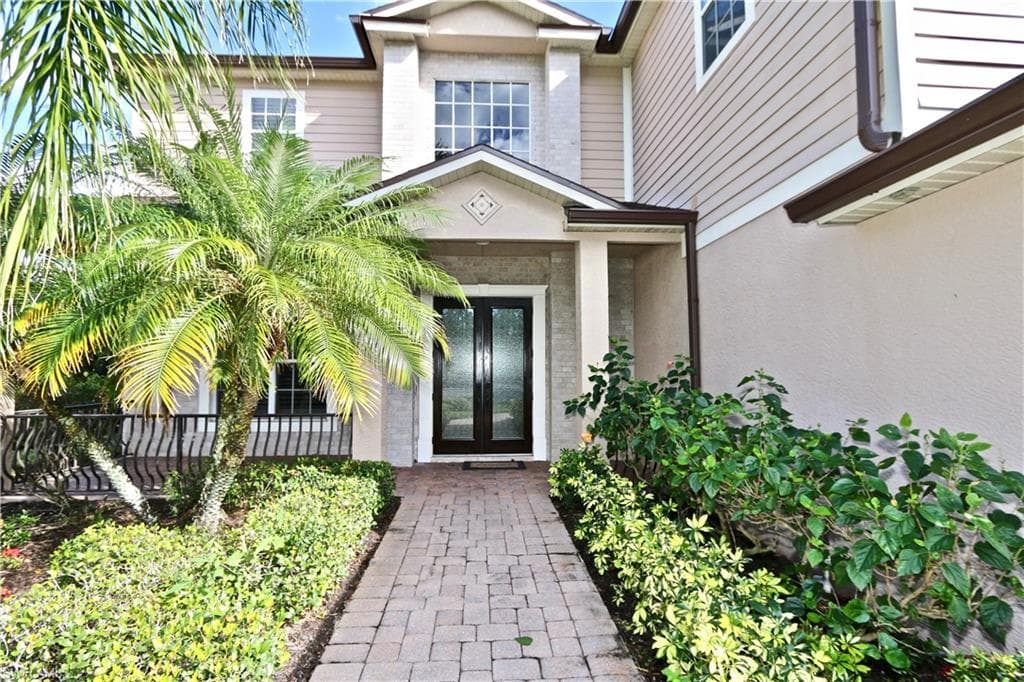 2855 Coach House Way, Naples, FL 34105-3