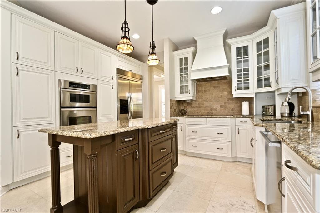 2855 Coach House Way, Naples, FL 34105-8
