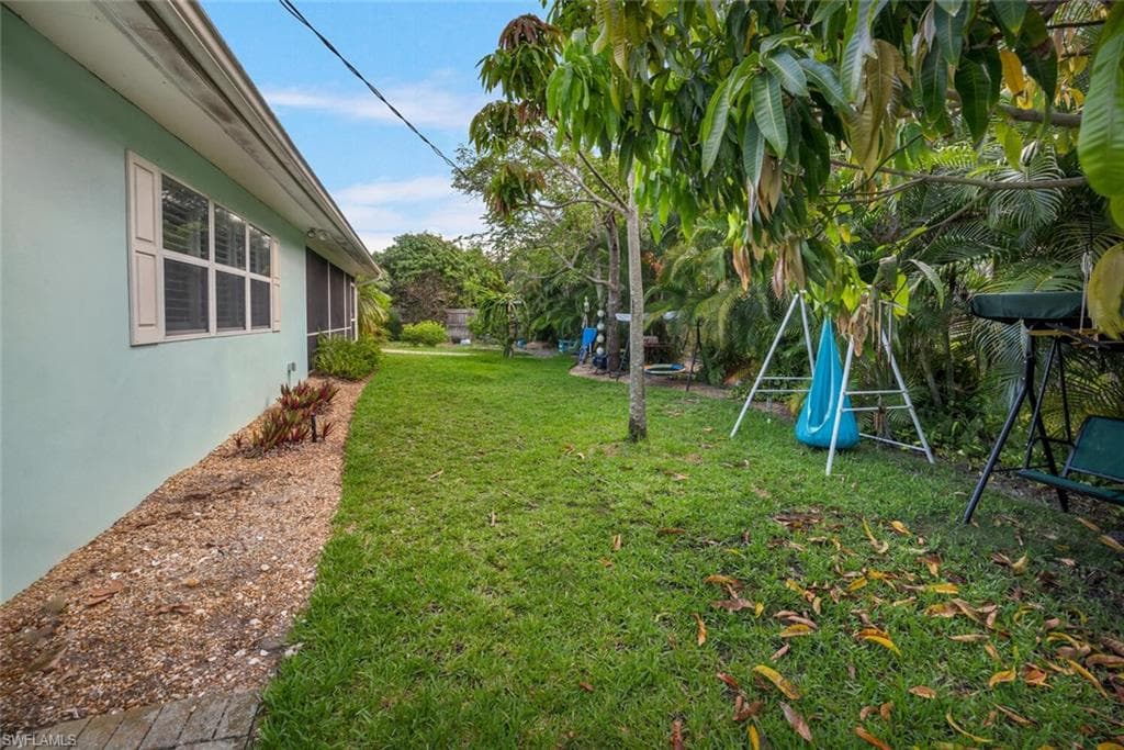 1600 Mandarin Rd, Naples, FL 34102-8