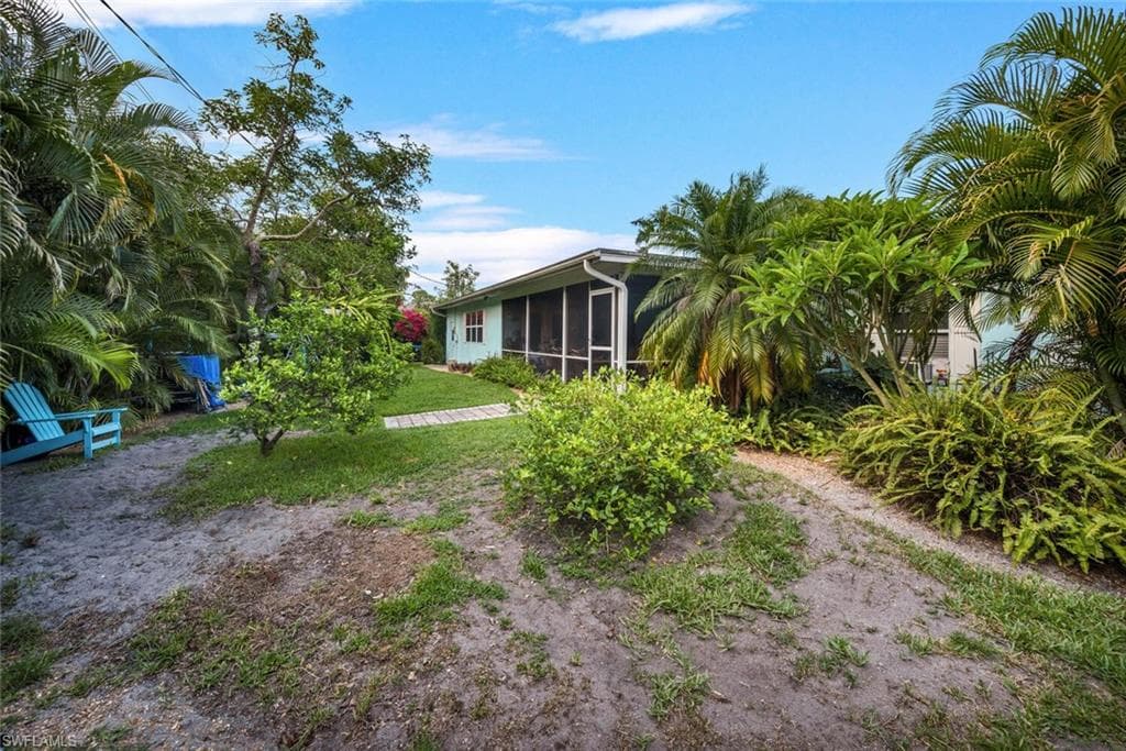 1600 Mandarin Rd, Naples, FL 34102-9