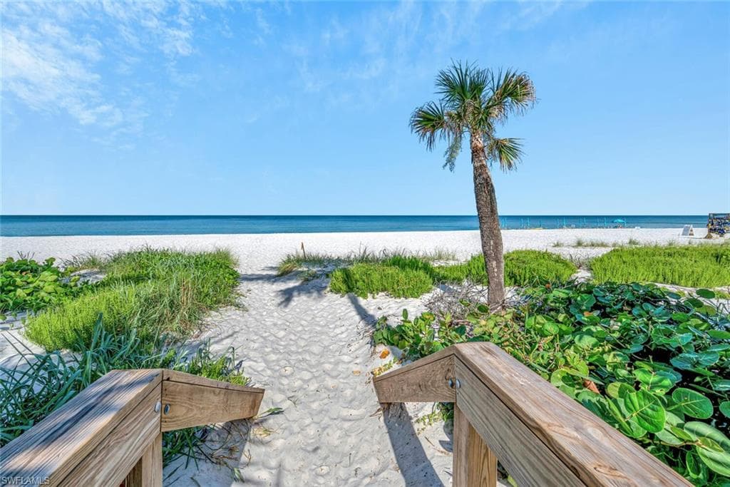 1600 Mandarin Rd, Naples, FL 34102-10