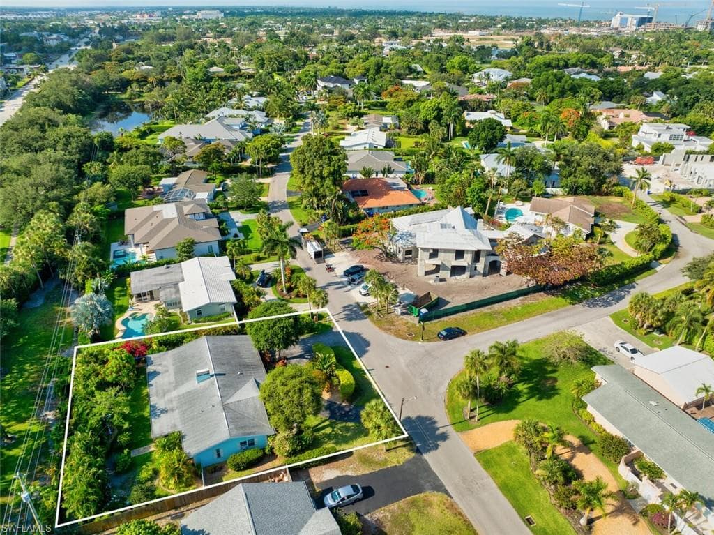 1600 Mandarin Rd, Naples, FL 34102-1