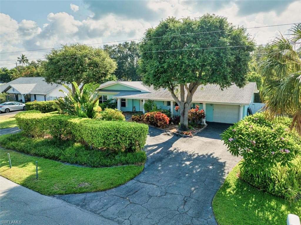 1600 Mandarin Rd, Naples, FL 34102-4