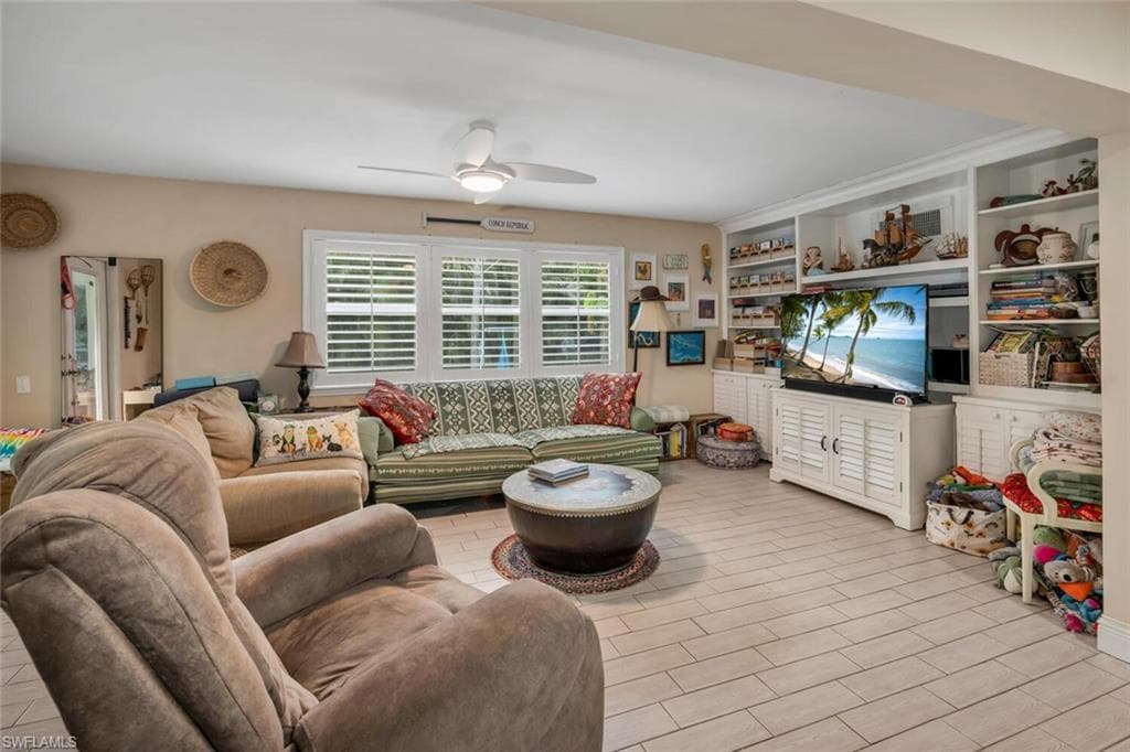 1600 Mandarin Rd, Naples, FL 34102-7