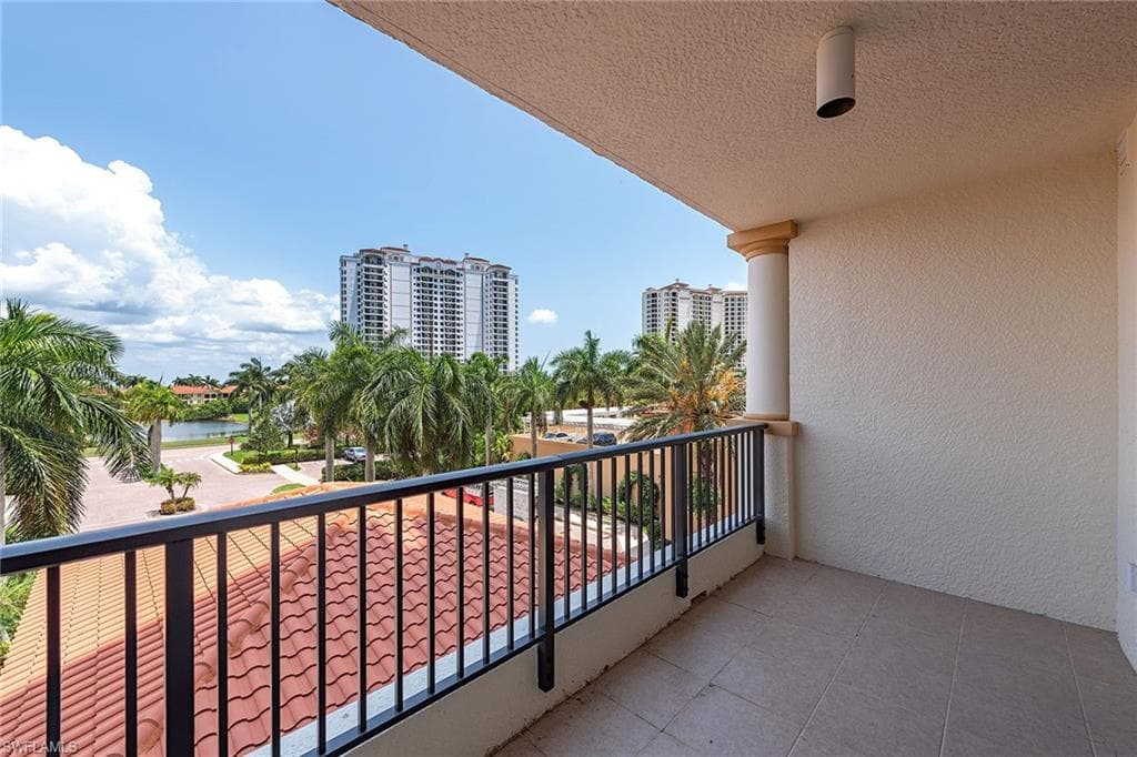 1065 Borghese Ln 304, Naples, FL 34114-17