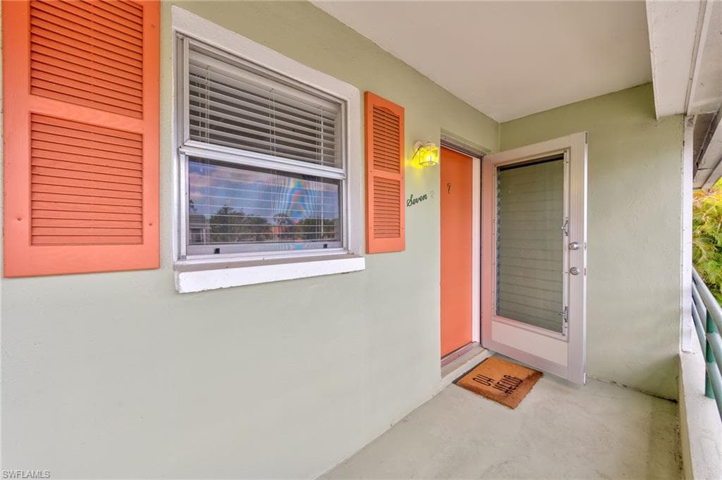 300 Valley Stream Dr D7, Naples, FL 34113-1