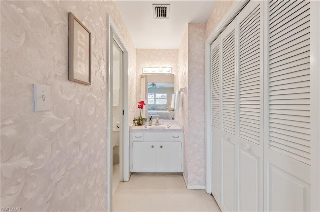 300 Valley Stream Dr D7, Naples, FL 34113-21