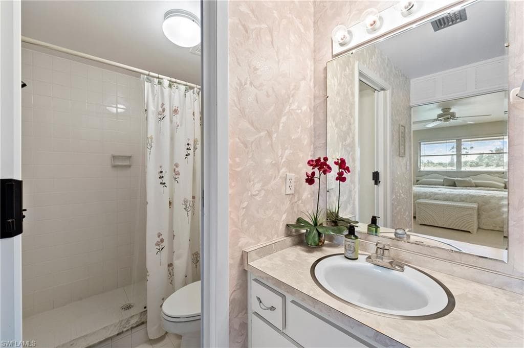 300 Valley Stream Dr D7, Naples, FL 34113-22