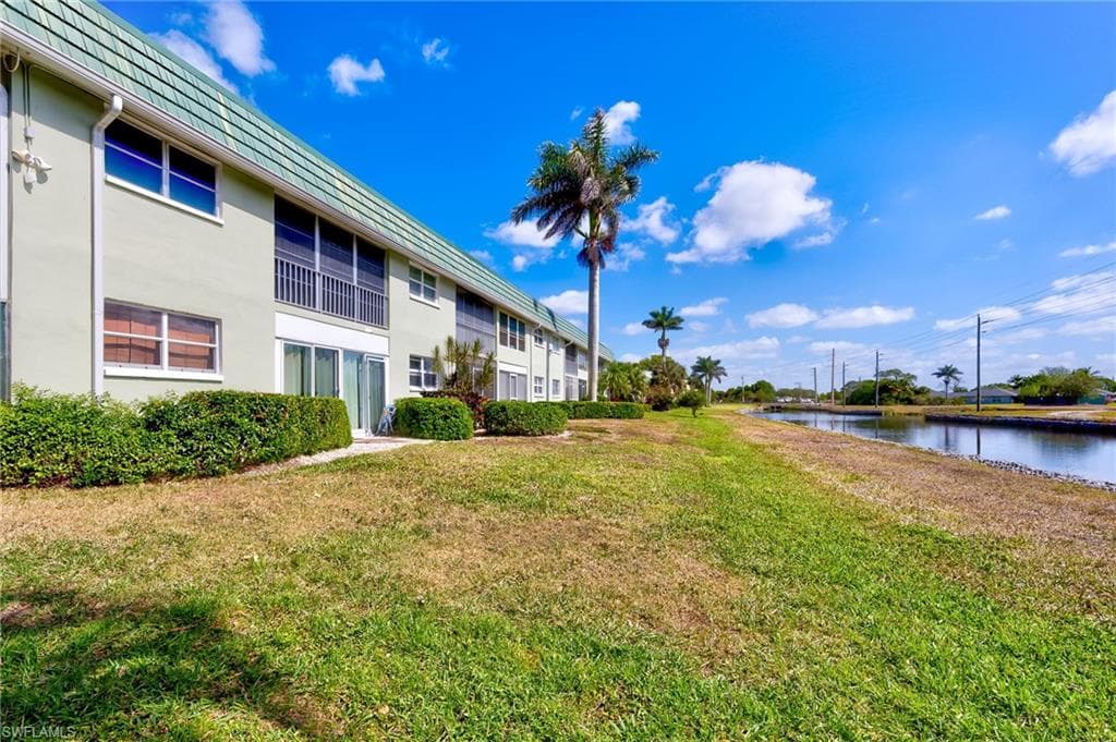 300 Valley Stream Dr D7, Naples, FL 34113-29