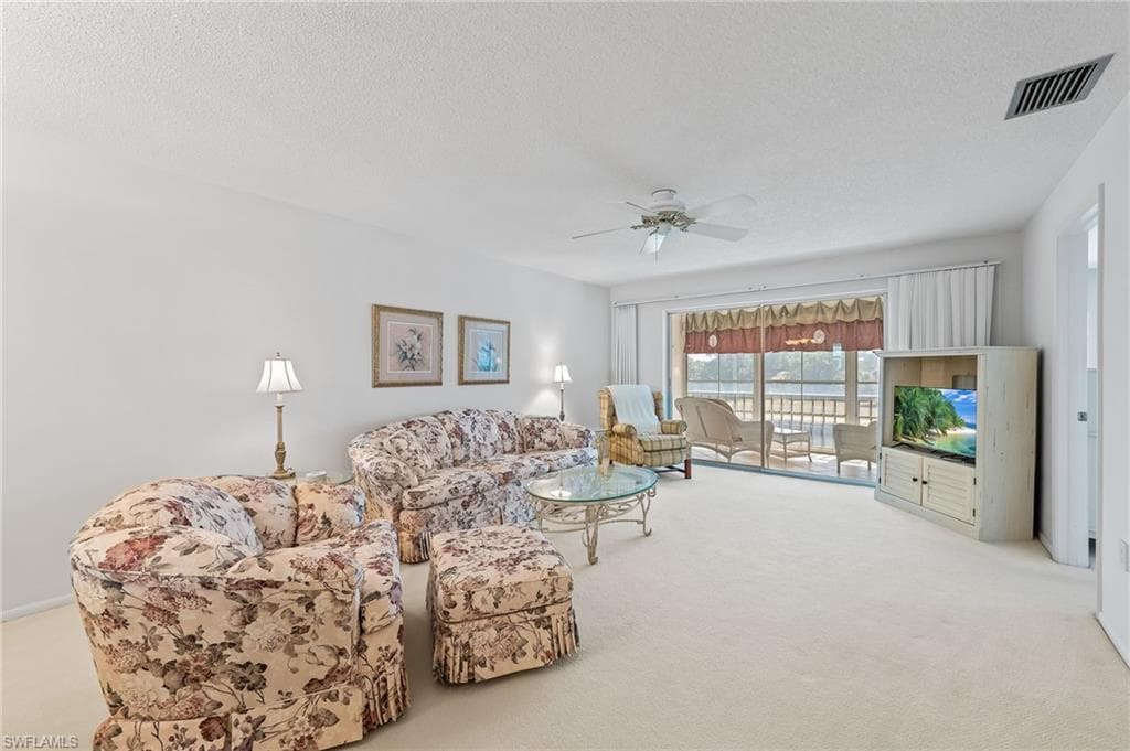 300 Valley Stream Dr D7, Naples, FL 34113-5