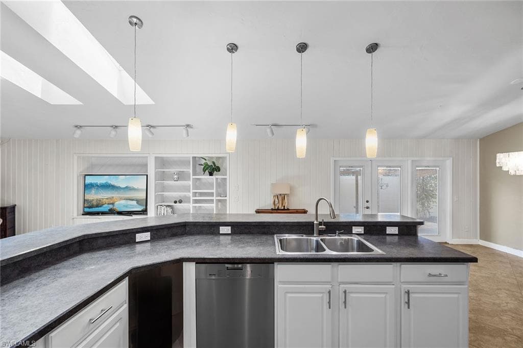 816 102nd Ave N, Naples, FL 34108-10