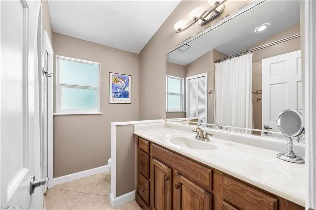816 102nd Ave N, Naples, FL 34108-19