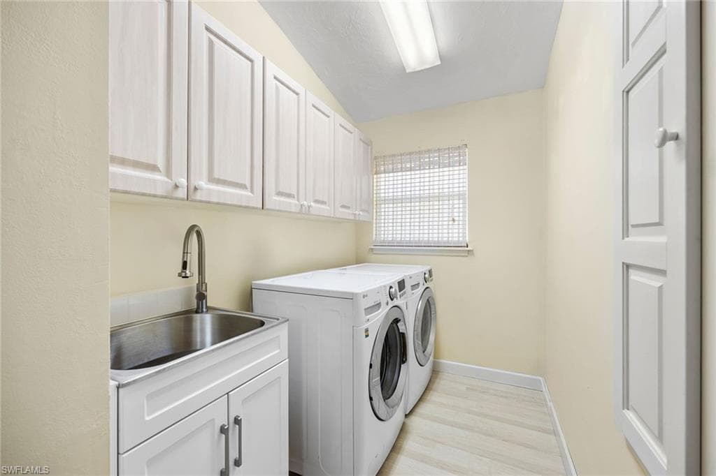 816 102nd Ave N, Naples, FL 34108-21