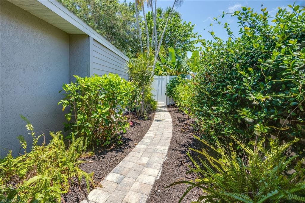 816 102nd Ave N, Naples, FL 34108-23