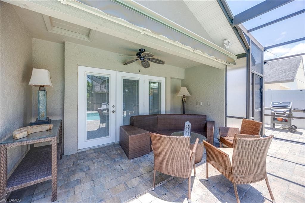 816 102nd Ave N, Naples, FL 34108-25