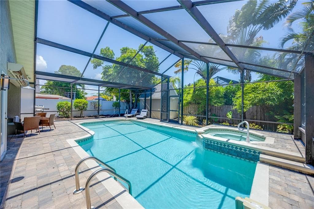 816 102nd Ave N, Naples, FL 34108-28