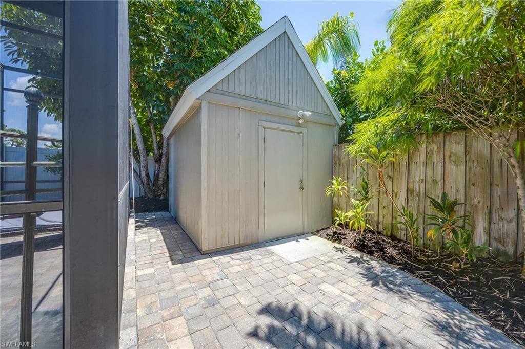 816 102nd Ave N, Naples, FL 34108-30