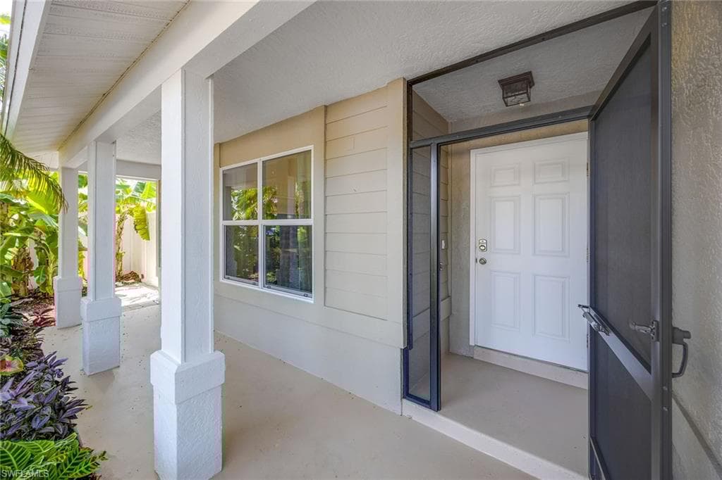 816 102nd Ave N, Naples, FL 34108-4
