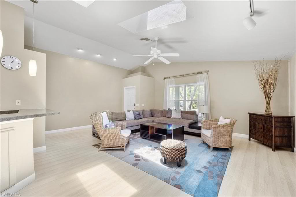 816 102nd Ave N, Naples, FL 34108-5