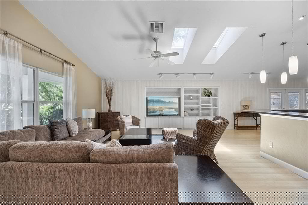 816 102nd Ave N, Naples, FL 34108-7