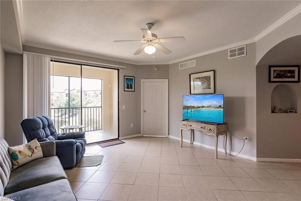 13010 Positano Cir 206, Naples, FL 34105-1