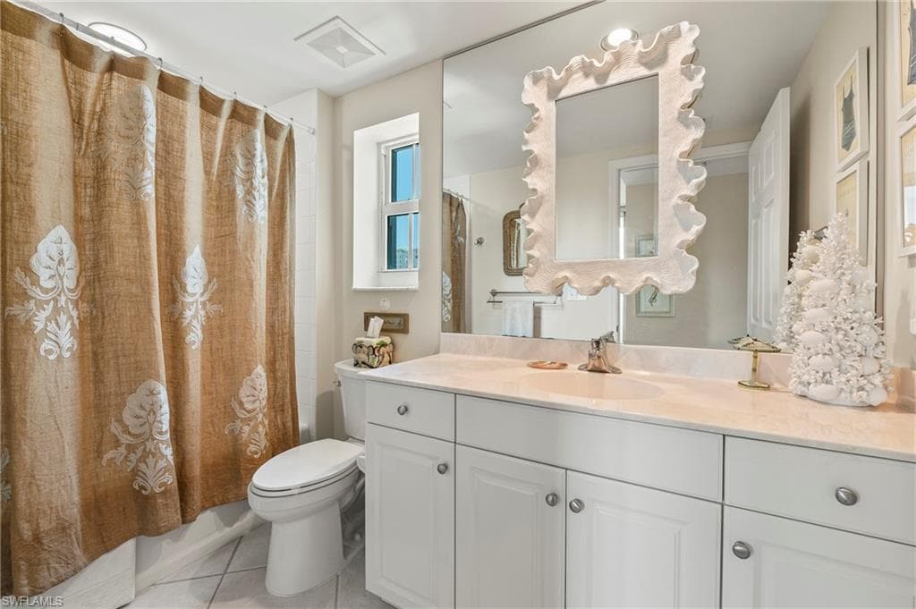325 Dunes Blvd 407, Naples, FL 34110-18