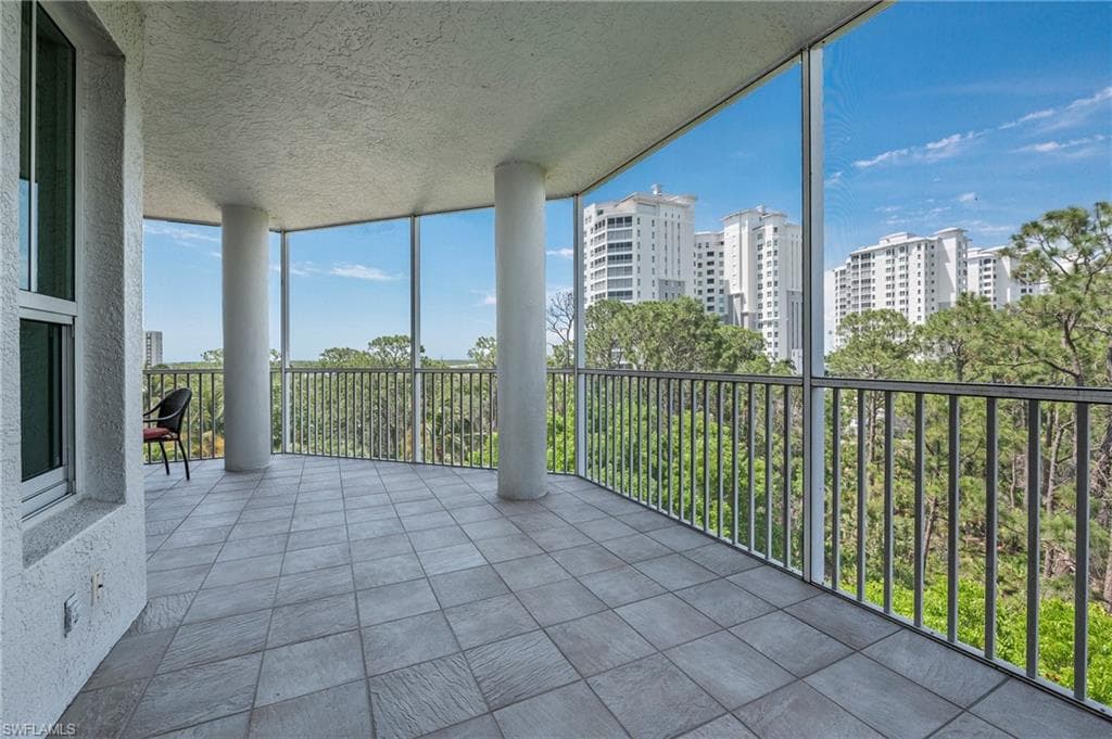 325 Dunes Blvd 407, Naples, FL 34110-19