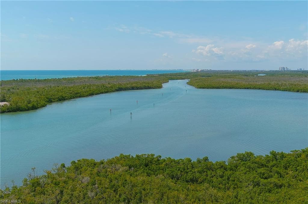 325 Dunes Blvd 407, Naples, FL 34110-2