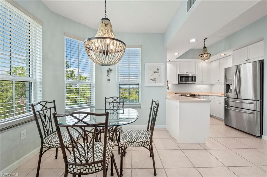 325 Dunes Blvd 407, Naples, FL 34110-8