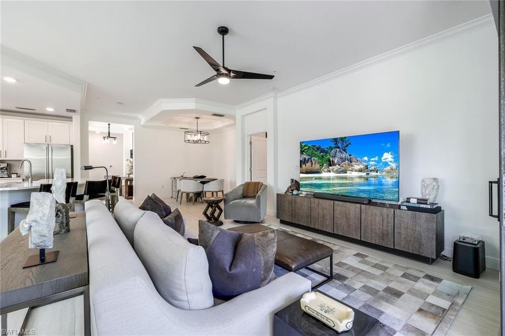 16348 Viansa Way 102, Naples, FL 34110-9