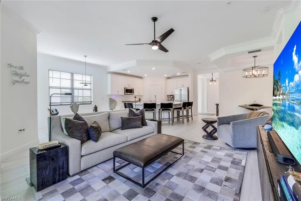 16348 Viansa Way 102, Naples, FL 34110-10