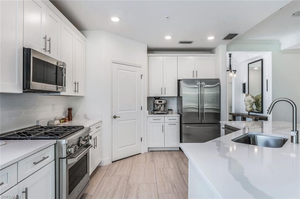 16348 Viansa Way 102, Naples, FL 34110-16