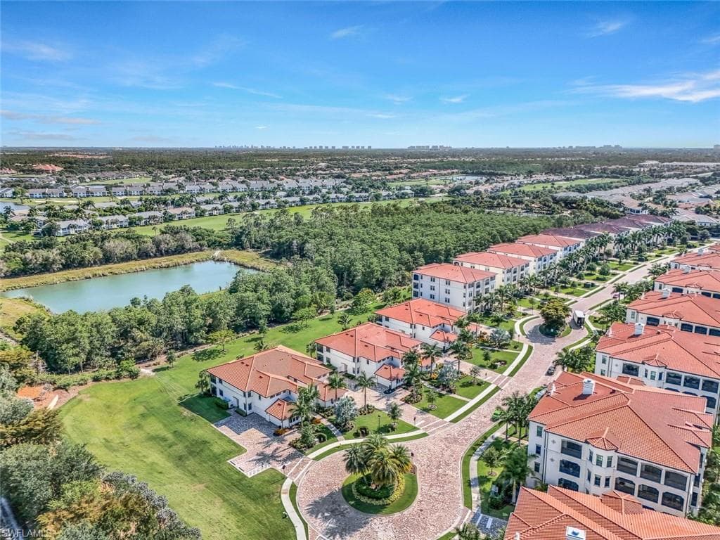 16348 Viansa Way 102, Naples, FL 34110-3