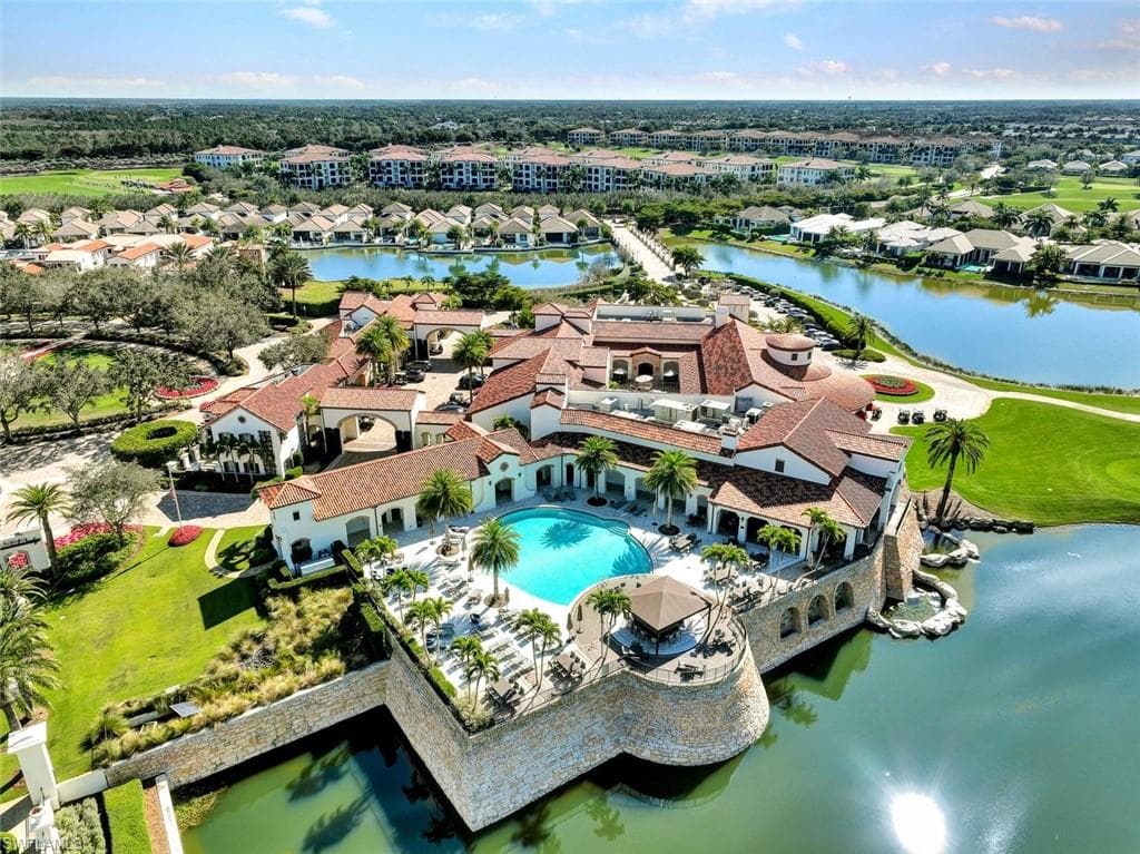 16348 Viansa Way 102, Naples, FL 34110-49