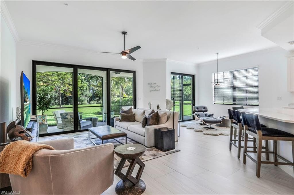 16348 Viansa Way 102, Naples, FL 34110-8