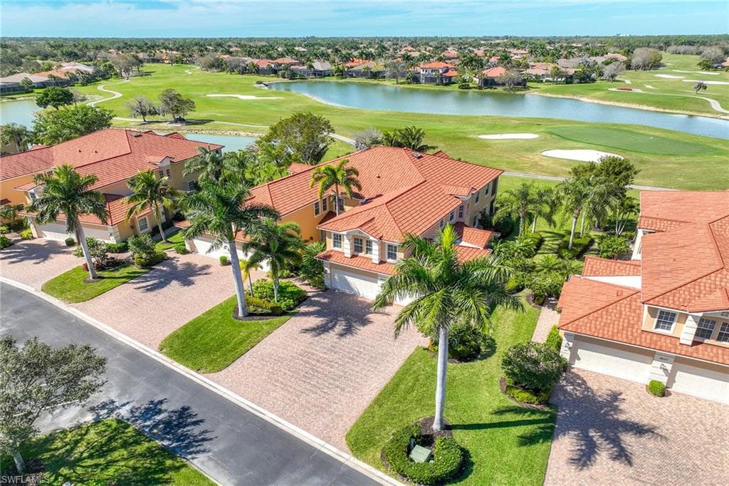 8613 Champions Pt 302, Naples, FL 34113-4
