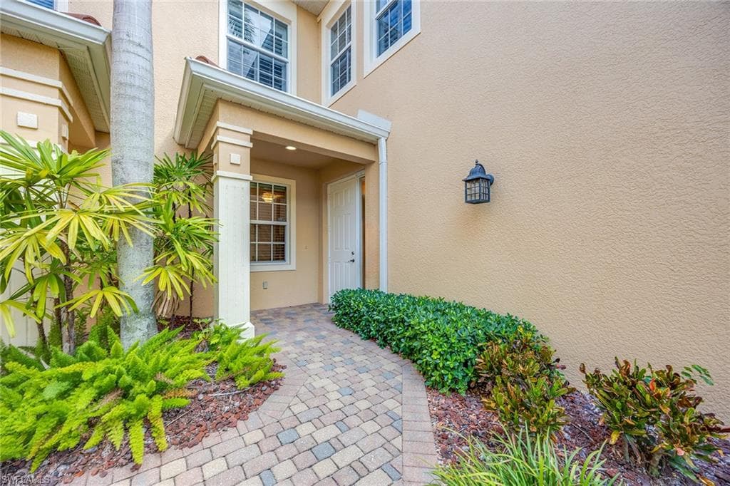 8613 Champions Pt 302, Naples, FL 34113-6