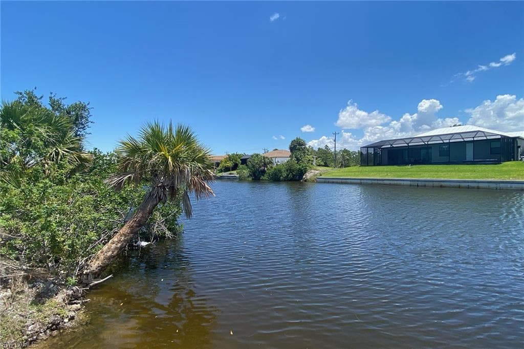 2725 41st Ave, Cape Coral, FL 33993-2