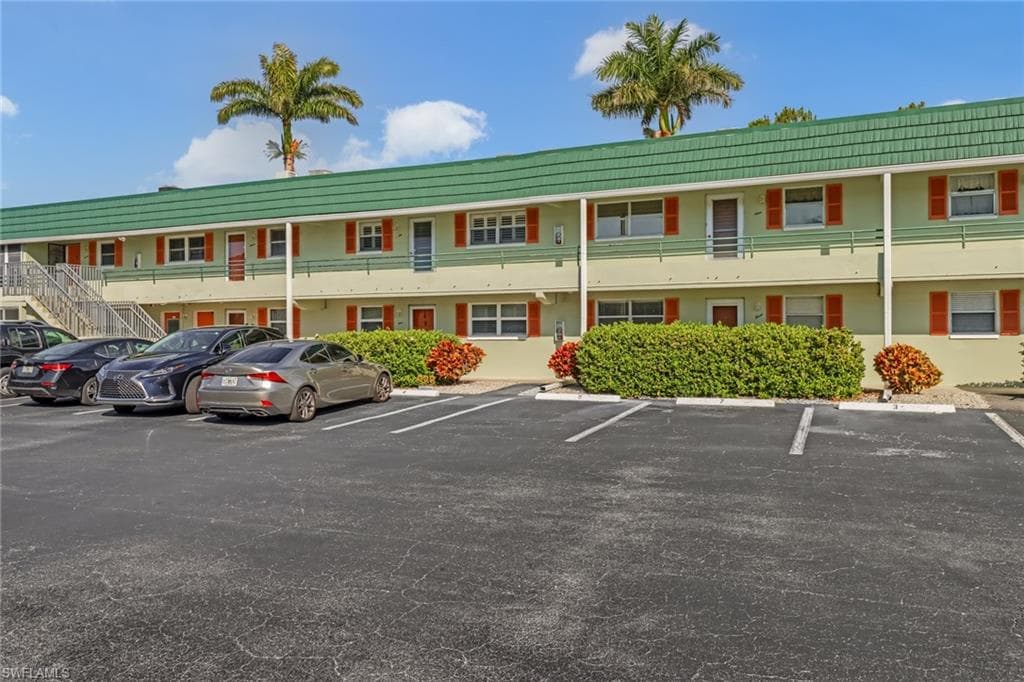 300 Valley Stream Dr A10, Naples, FL 34113-17