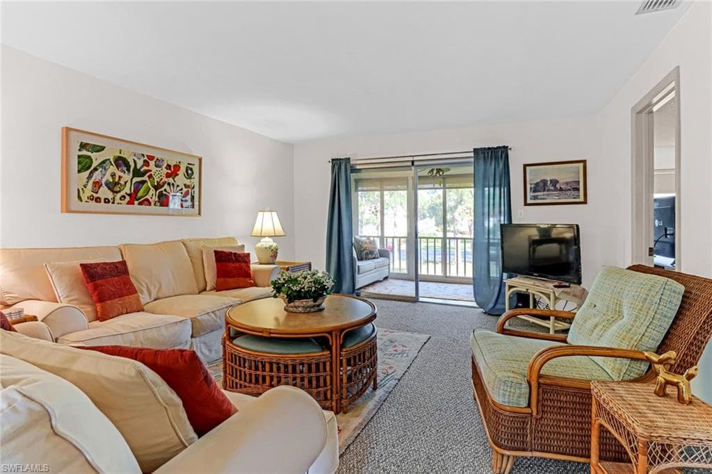 300 Valley Stream Dr A10, Naples, FL 34113-1